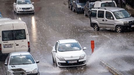 Erzurum'da sağanak etkili oldu