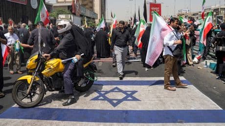 In Berlin feiern Demonstranten ein islamistisches Terrorregime ab, das kann nicht sein