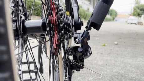 Nächster Gang per Knopfdruck: Mini-Gadget macht alte Fahrradschaltungen kabellos