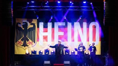 Nationalhymne: Eklat um Hymne: Sänger Heino unterstützt Feuerwehrmann