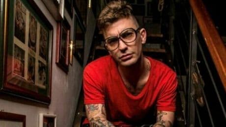 Jesto, morto a 40 anni il rapper romano. L'annuncio del fratello e il tributo di Fedez: «Un punto di riferimento, riposa in pace»