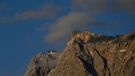 Stromausfall: Lkw-Unfall legt Seilbahn auf der Zugspitze lahm
