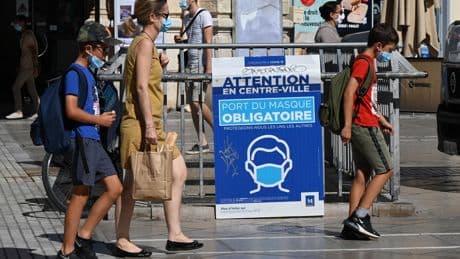 Cinq ans après la pandémie de Covid-19, la France peine toujours à gérer son stock stratégique de masques