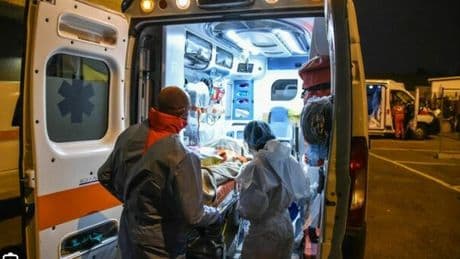 Teresa Di Fiore, insegnante morta schiacciata dall'armadio che le è caduto addosso. Trovata in casa dai vicini: era lì da almeno una settimana