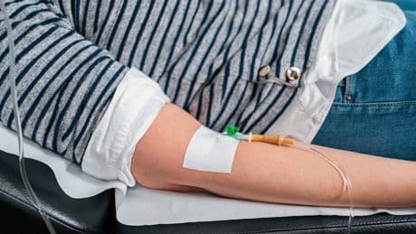 Experte für Athletik verrät: Regeneration per Tropf: So hilft Infusionstherapie nach dem Training