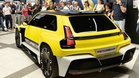 R5 Turbo 3E, prima volta in Italia della Renault più potente. Modello sportivo ed elettrico a tiratura limitata