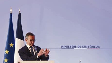 Comment Bruno Retailleau tente de réintroduire à coups de circulaires la loi immigration de Darmanin