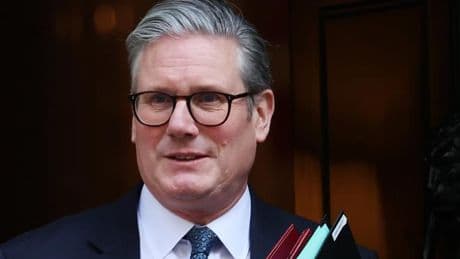 Reino Unido endurece la política migratoria: más años para tener la nacionalidad británica y nuevas condiciones a los visados