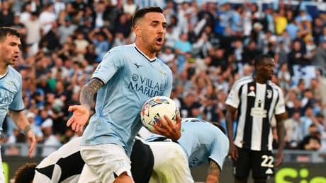 Vecino ha rinnovato con la Lazio. Il club: «Scelta di continuità, opzione fino al 2027»