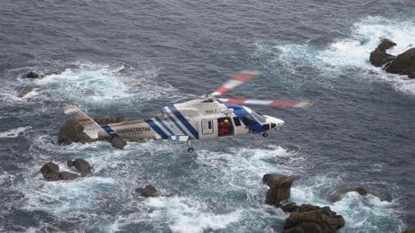 En coma un tripulante de un velero herido en Burela (Lugo)