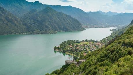 Italienischer See grünt: Algenblüte im Idrosee gibt Entwarnung