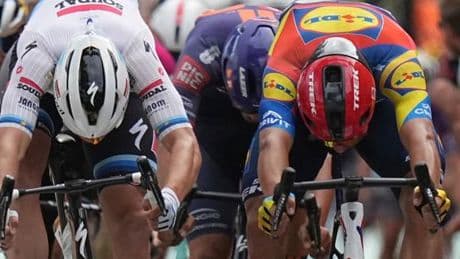 Tour de France 2025 : le résumé de la troisième étape, remportée au sprint par Tim Merlier et jalonnée de violentes chutes