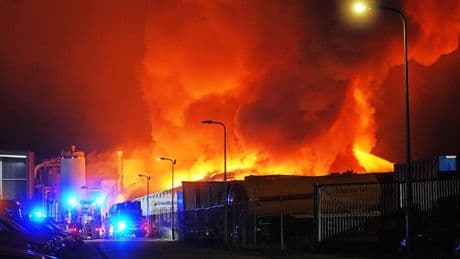 Bedrijf Coevorden verwoest door grote brand, NL-Alert verstuurd
