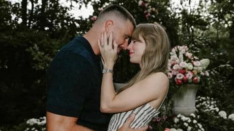 Taylor Swift e Travis Kelce si sposano: l'annuncio da favola sui social tra rose e peonie