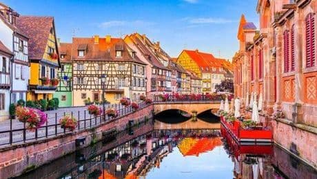 World's 'prettiest town' dubbed 'Little Venice' with stunning canals and winding streets
