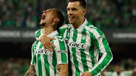 El Betis toma ventaja ante una Fiorentina con mucho oficio