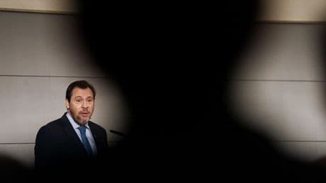 Almeida afirma que el máster en Dirección Política de Óscar Puente es 'cum fraude'