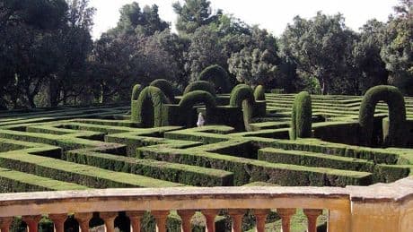 Los 4 laberintos más singulares de Catalunya: historia, paisaje y juego