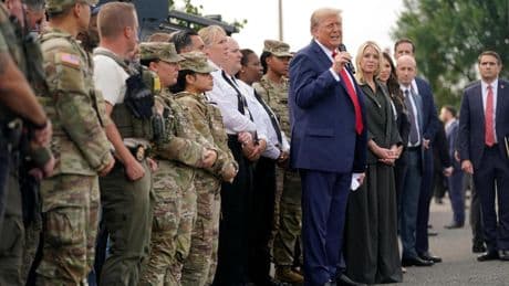 Trump acompaña a militares y policías mientras patrullan Washington: "Vamos a tener la mejor capital de la historia"