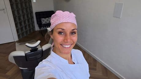 Mondhygiëniste Sharon uit B&B Vol Liefde geeft tandenpoetstips: ’Plak desnoods een stukje tape op je mond’