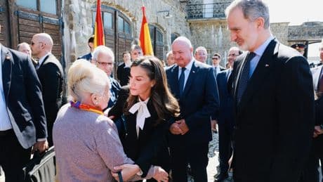 Los Reyes rinden homenaje a los españoles muertos en el campo nazi de Mauthausen en el 80 aniversario de su liberación
