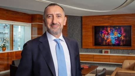 Türk Telekom’a uluslararası ödül: Ümit Önal “En İyi Yönetici” seçildi