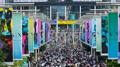 Oasis Fan Dies in Apparent Fall at Wembley