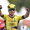 Olav Kooij sterkste in massasprint na hectische etappe Renewi Tour, Danny van Poppel leidt in Duitsland