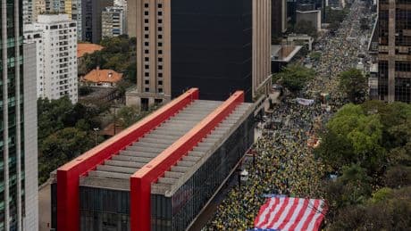 The New Symbol of the Brazilian Right: the American Flag