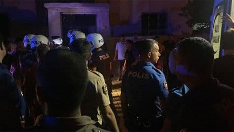 Adana'da ortalık karıştı! Mahalleli linç etmek istedi, polis silah kullandı