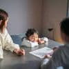 Votre enfant vous coupe la parole en permanence ? Voici une astuce pour lui apprendre à patienter