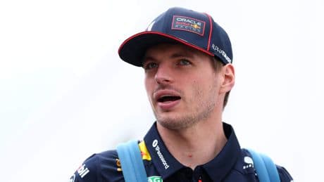 Elf strafpunten leiden niet tot andere aanpak Max Verstappen: ’Ik vertrouw mezelf en race zoals ik wil racen’