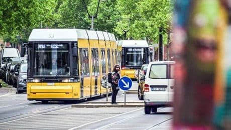 Straßenbahn umkreist neuen Club in Prenzlauer Berg: Geht das gut?