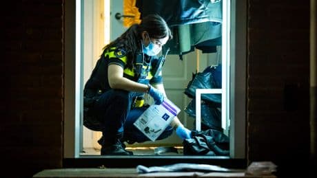 Doelwit bomaanslag woning Rotterdam blijkt medewerker gevangenis: man gewond geraakt aan zijn gezicht