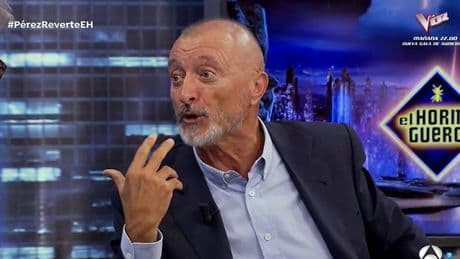 "Para los simples que hablan de buenos y malos": la clase magistral de Pérez-Reverte sobre la clase política en España