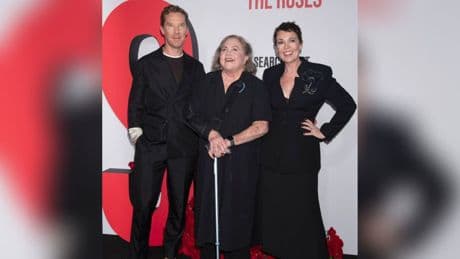 "Der Rosenkrieg"-Star Kathleen Turner: Mit Gehstock auf dem roten Teppich