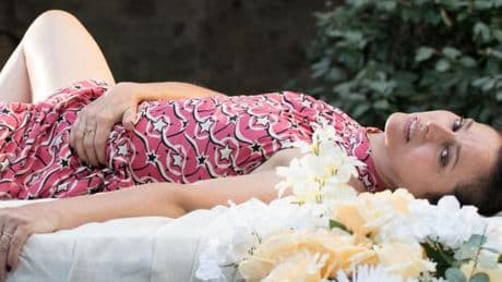 Au Studio des Champs-Elysées, Anne Charrier en majesté dans « Rose Royal », l’implacable thriller de Nicolas Mathieu