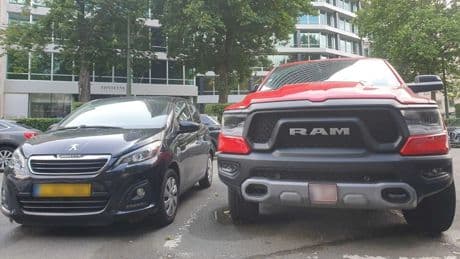 Advierten del peligro de los automóviles con capós cada vez más altos