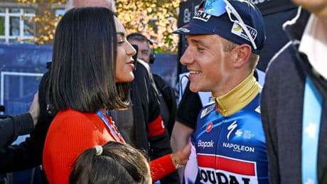 Ook vrouw van Remco Evenepoel haalt uit naar journalist Ruben Van Gucht: ’Onthoud dat je niets over mijn leven weet’