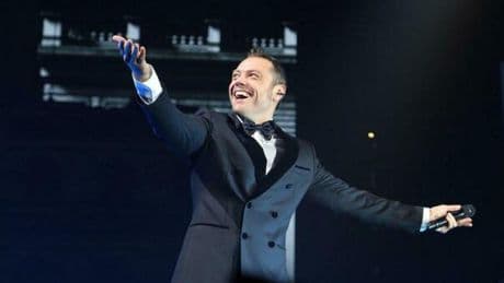 Sanremo 2026, Conti punta su Tiziano Ferro (in coppia con Madame). Dal ritorno di Angelina Mango e Blanco a Caparezza: tutti i cantanti in lizza