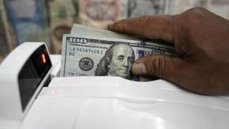 « Le dollar a beau perdre de sa superbe, l’euro n’attire pas plus. Pire, l’or lui est passé devant comme deuxième actif de réserve »