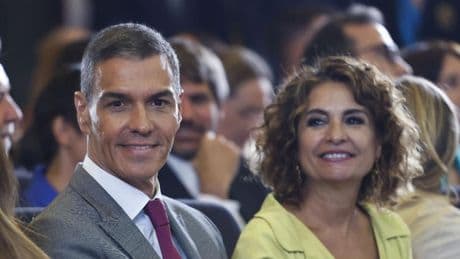 Moncloa cree que la foto de Illa con Puigdemont allana los Presupuestos y no descarta otra con Sánchez para cerrarlos