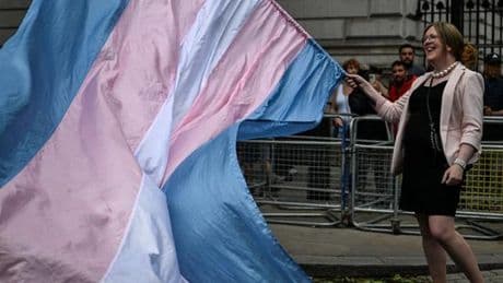 Au Royaume-Uni, des personnes transgenres interpellent leurs députés sur des directives « régressives »