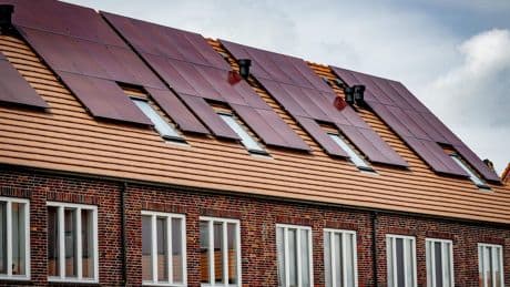 Ongunstigere regelingen zetten rem op groei van zonnepanelen bij woningen