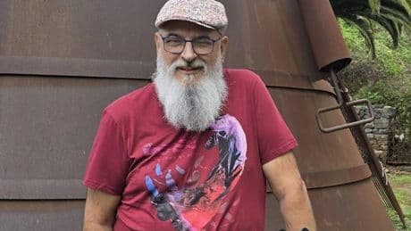 Jon Ruiz Plágaro: «El uso de palabras como borracho o yonqui anula la personalidad de los adictos»