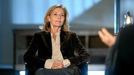 « Je pense à elle » : Claire Chazal soutient Anne-Sophie Lapix après son éviction du 20 Heures