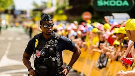 Mobilisés en masse pour l’arrivée du Tour de France à Paris, les CRS dénoncent leur « suremploi »
