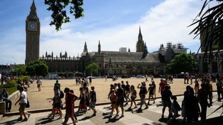 UK 'mini heatwave' forecast as Met Office reveals exact date hot spell ends
