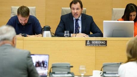 Puente vaticina dos años más de incidencias e insta a Renfe a seguir renovando la «obsoleta» flota