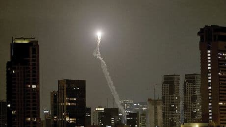 Tel Aviv, de los bombardeos egipcios a los misiles de Irak e Irán